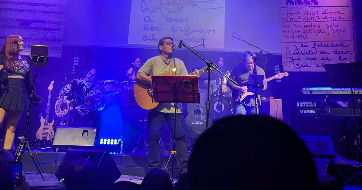 Orilla mitad del viaje video en vivo videoclip